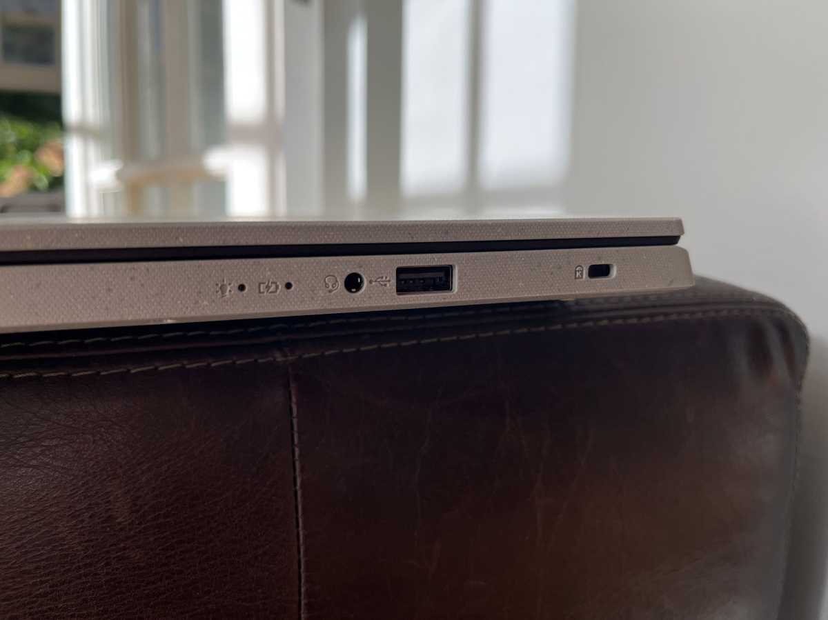 Acer Aspire Vero right ports