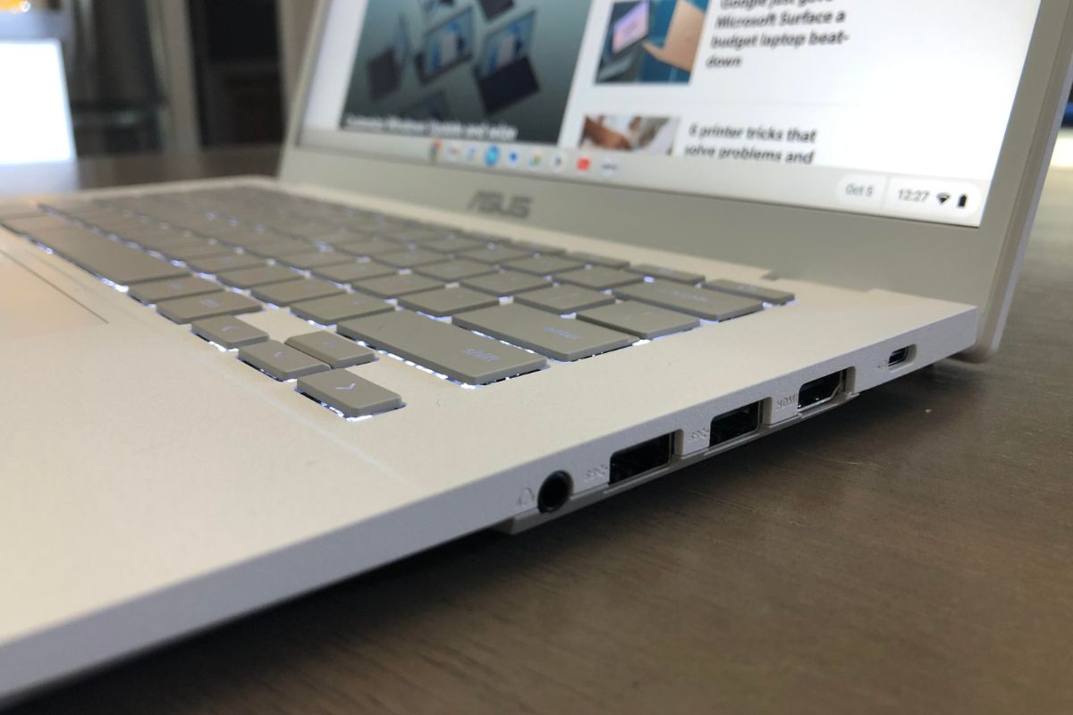 Asus Chromebook CX34 ports