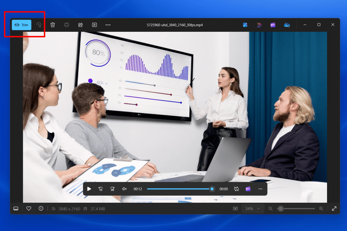 Windows 11 Photos app trimming a video clip screenshot