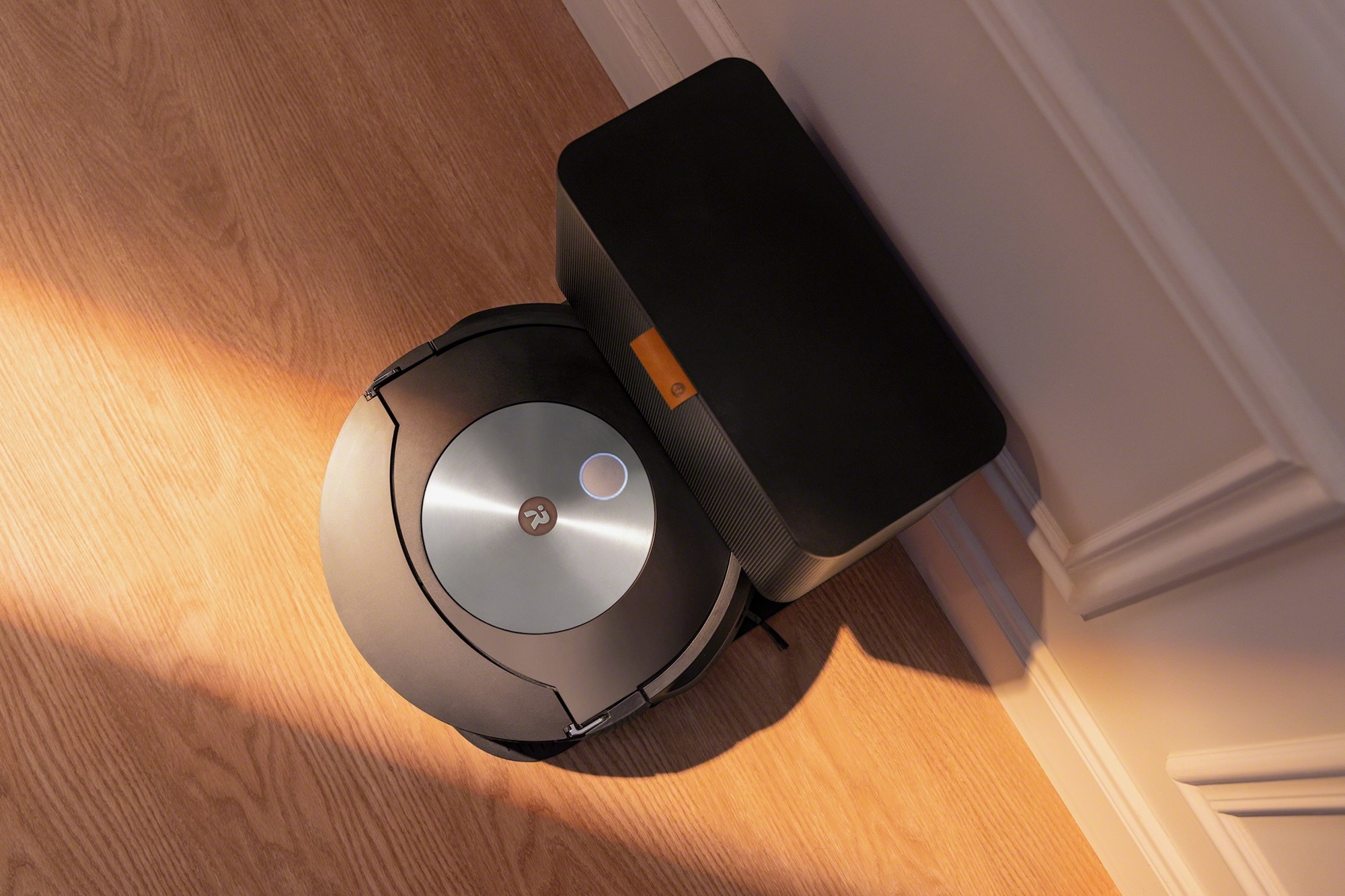 iRobot Roomba Combo J9+: A sophisticated robot vacuum with a self-emptying bin